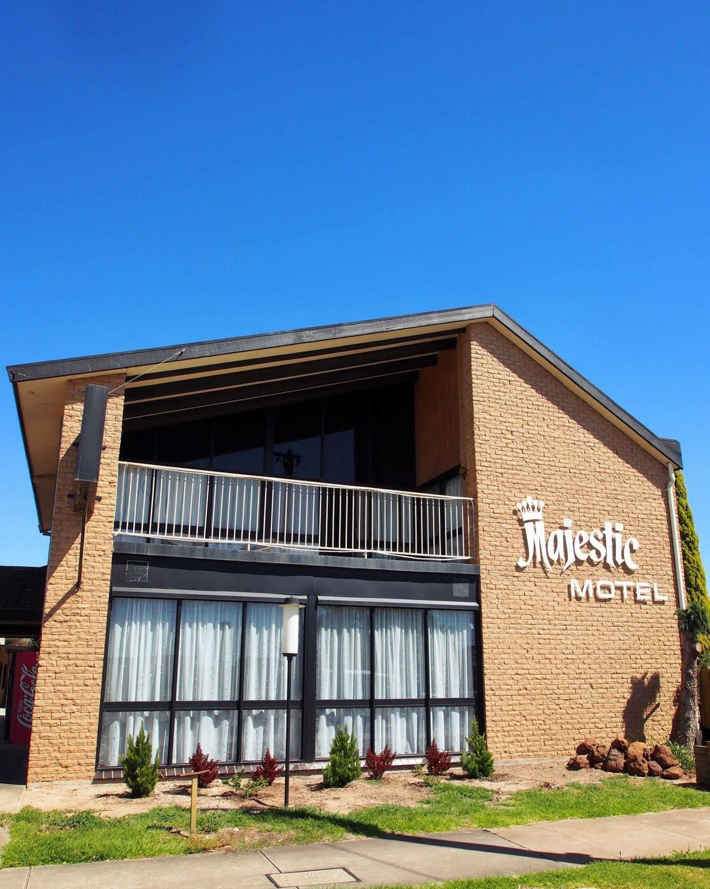 Majestic Motel Horsham Exterior photo