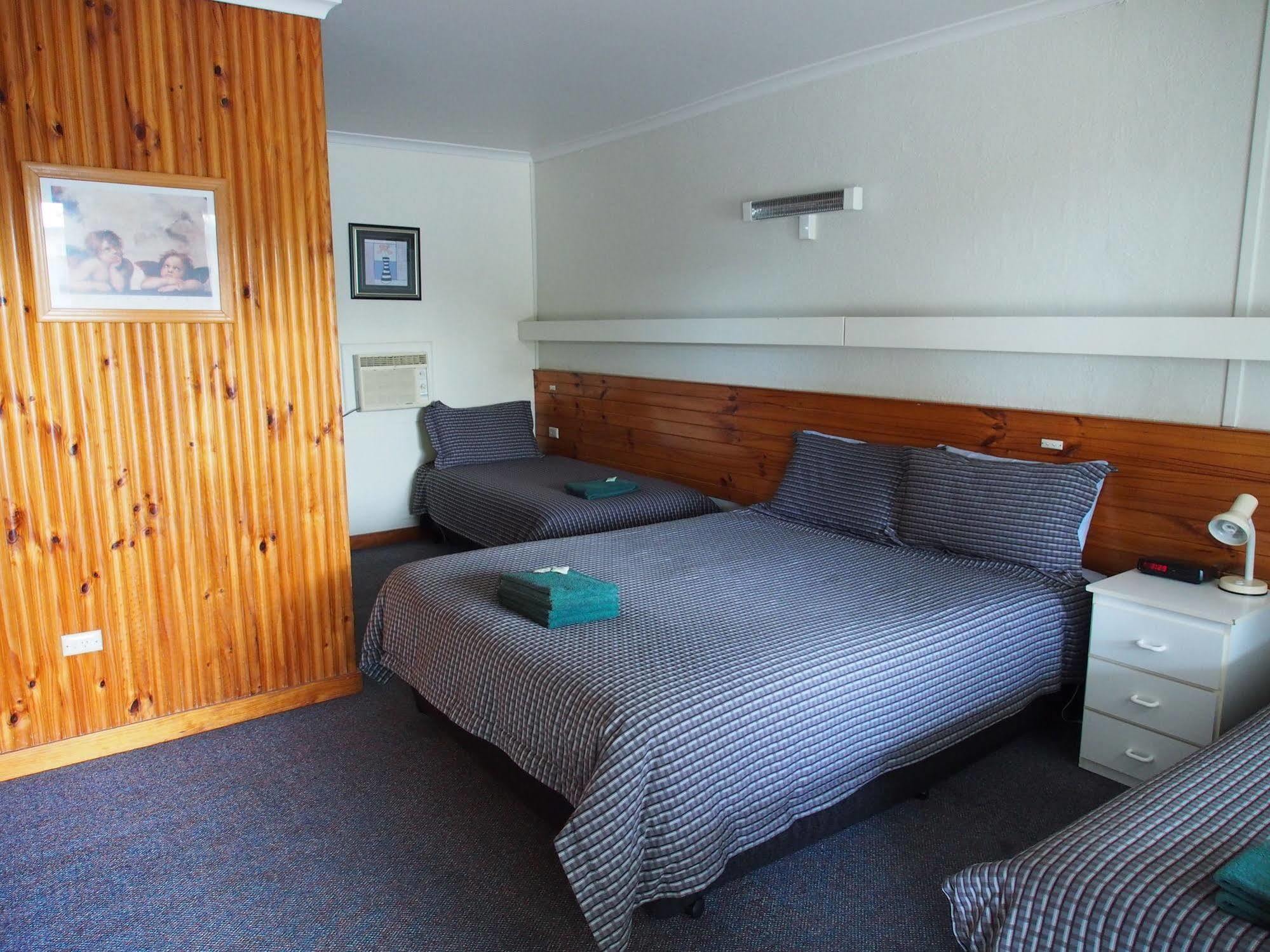 Majestic Motel Horsham Exterior photo